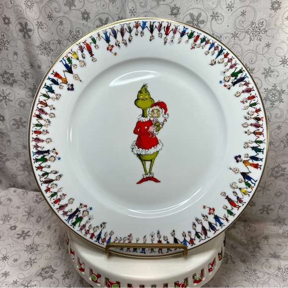 The Grinch Who Stole Christmas CIndy Lou Who & Whoville 8 Piece Dining Set - Picture 6 of 13